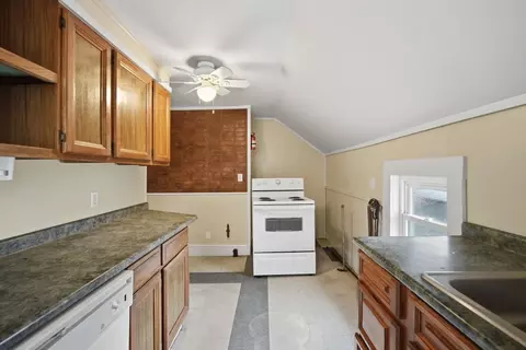76 Hampden St, Springfield, MA 01151 photo 22
