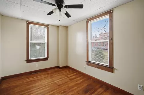 76 Hampden St, Springfield, MA 01151 photo 12