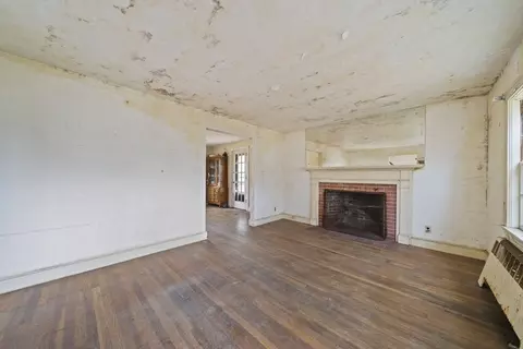 Living - 24 Butler Rd, Hingham, MA 02043 photo 3 of 4