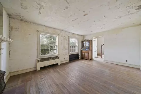Living - 24 Butler Rd, Hingham, MA 02043 photo 2 of 4