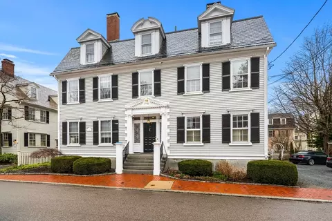 7 Hamilton St #2, Salem, MA 01970