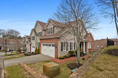 900 Lynnfield St #37, Lynnfield, MA 01940