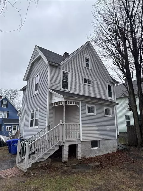 27 Chester St, Springfield, MA 01105 photo 3