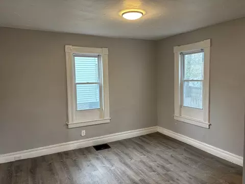 27 Chester St, Springfield, MA 01105 photo 7