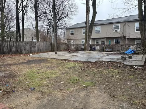 27 Chester St, Springfield, MA 01105 photo 5