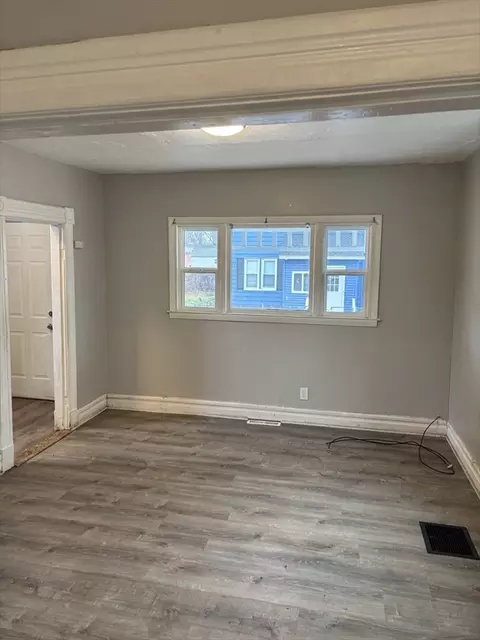 27 Chester St, Springfield, MA 01105 photo 13