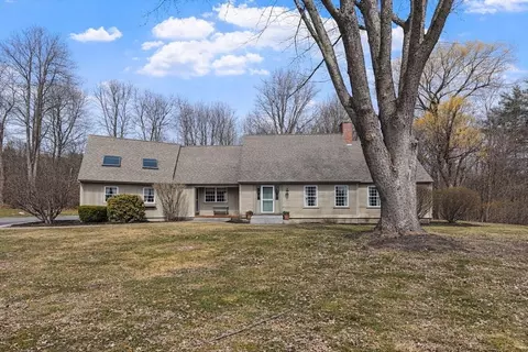 40 Pelham Dr, Fitchburg, MA 01420