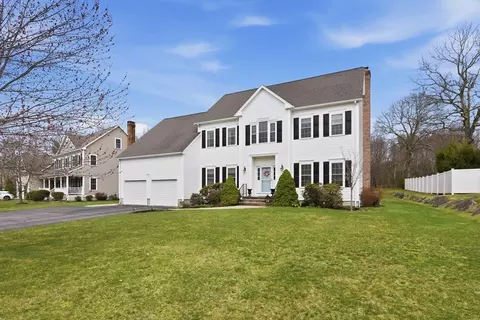 35 Paddock Dr, Plainville, MA 02762 photo 2