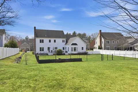35 Paddock Dr, Plainville, MA 02762 photo 4