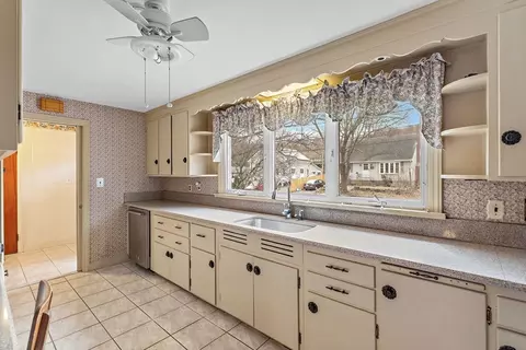 21 Trinity Ave, Worcester, MA 01605 photo 24