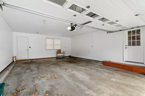 21 Trinity Ave, Worcester, MA 01605 photo 2