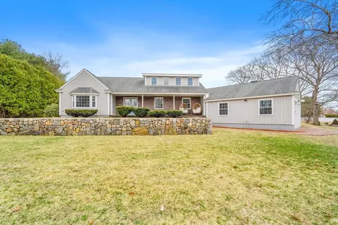 8 Crescent St, Tewksbury, MA 01876