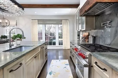 Kitchen - 39 Worthington Rd, Brookline, MA 02446 photo 3 of 5