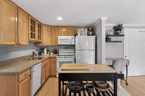 Kitchen - 588 Main St #3D, Stoneham, MA 02180 photo 3 of 3