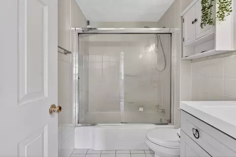 Bath - 588 Main St #3D, Stoneham, MA 02180 photo 1 of 1