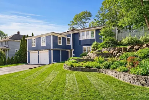 10 W Cottage St, Marblehead, MA 01945