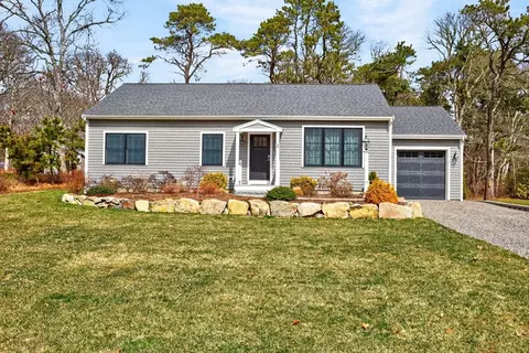 2 Elinor Ln, Harwich, MA 02671