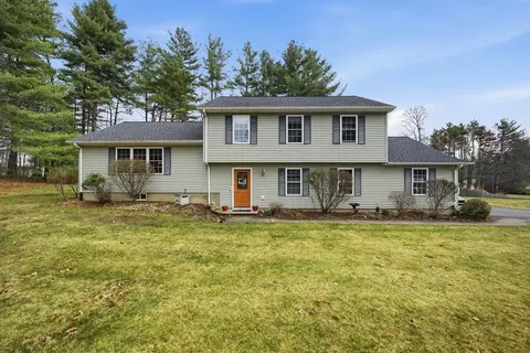 7 Hillside Meadows Dr, Southampton, MA 01073