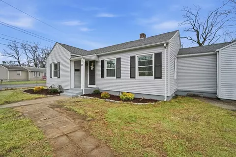 78 W Bay Path Ter, Springfield, MA 01109 photo 2