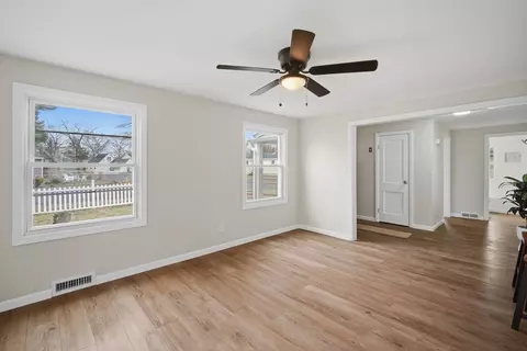 78 W Bay Path Ter, Springfield, MA 01109 photo 8
