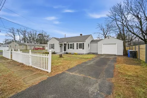 78 W Bay Path Ter, Springfield, MA 01109 photo 3