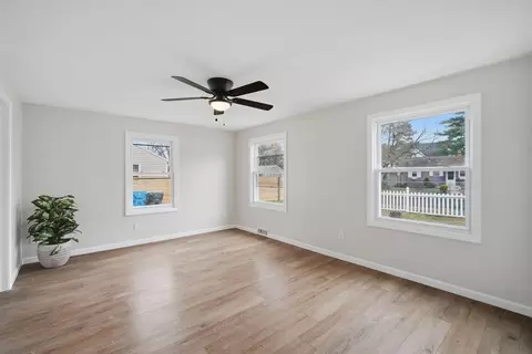 78 W Bay Path Ter, Springfield, MA 01109 photo 6