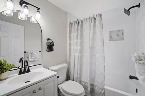 78 W Bay Path Ter, Springfield, MA 01109 photo 24