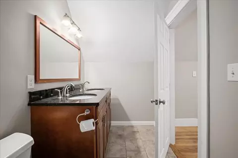 Entry Way - 7 Chadwick St, Worcester, MA 01605 photo 7 of 8
