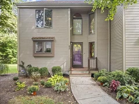 770 Salisbury St #424, Worcester, MA 01609