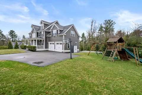 Exterior - 45 Saddleback Ln, Canton, MA 02021 photo 2 of 4