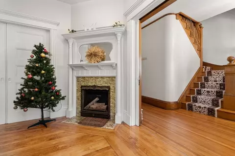 Entry Way - 826 Broadway, Everett, MA 02149 photo 9 of 11