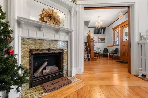 Entry Way - 826 Broadway, Everett, MA 02149 photo 10 of 11