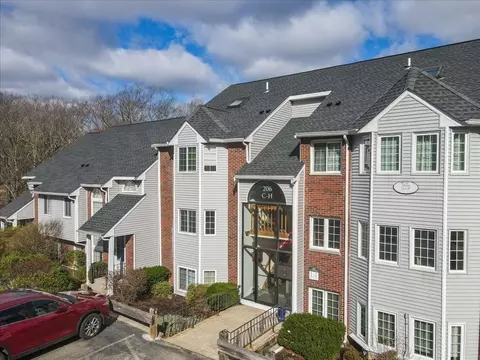206 Tall Oaks Dr #G, Weymouth, MA 02190