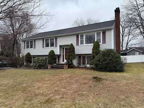 19 Forest Park Ave, Tyngsborough, MA 01879