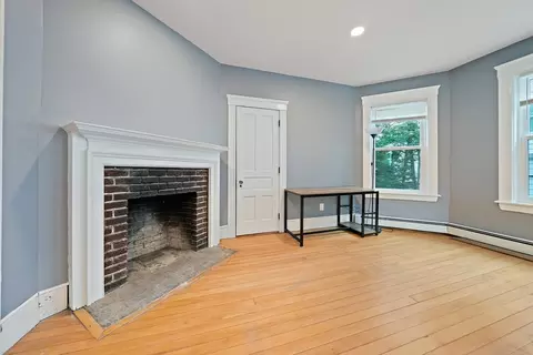 Living - 10 Trowbridge Rd, Worcester, MA 01609 photo 1 of 4