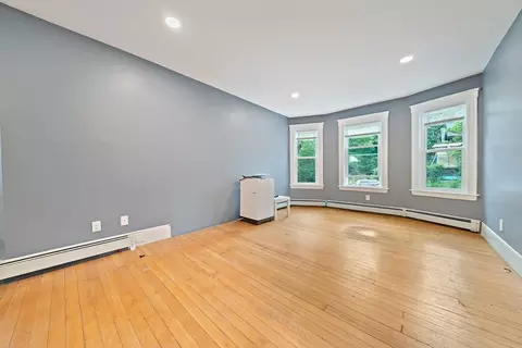 Living - 10 Trowbridge Rd, Worcester, MA 01609 photo 4 of 4