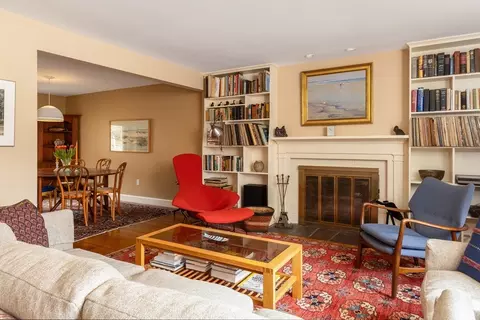11 Kent Sq, Brookline, MA 02446