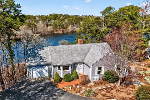 186 Canoe Pond Dr, Brewster, MA 02631