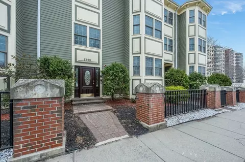 1328 Broadway #3, Somerville, MA 02144