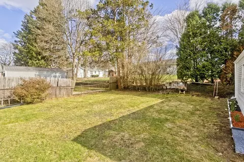 49 Bennett St, Chicopee, MA 01013 photo 6