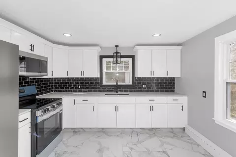 49 Bennett St, Chicopee, MA 01013 photo 12