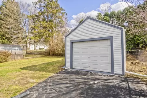 49 Bennett St, Chicopee, MA 01013 photo 9