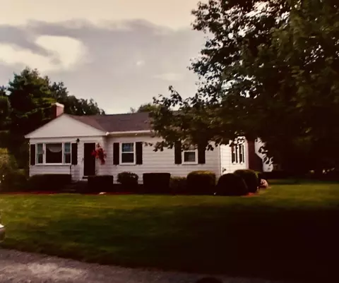 29 Forest St, Franklin, MA 02038