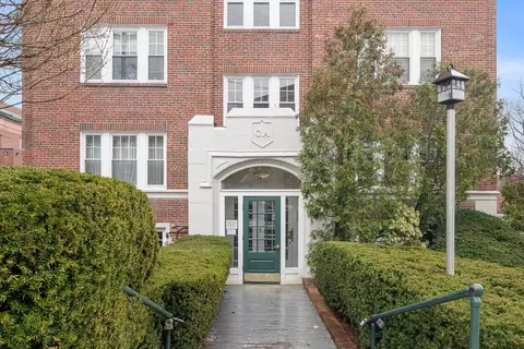 21 Bradlee Rd #32, Medford, MA 02155