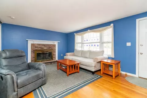 39 Mainsle Ln, Hyannis, MA 02601 photo 2