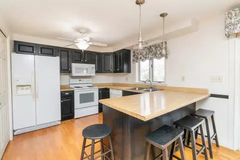 39 Mainsle Ln, Hyannis, MA 02601 photo 4