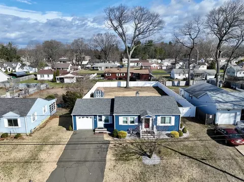 22 Harrington Rd, Chicopee, MA 01020 photo 3