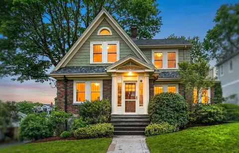 50 Cerdan Ave, West Roxbury, MA 02132