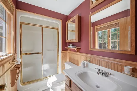 Bath - 11 Laurel Dr, Easthampton, MA 01027 photo 1 of 2