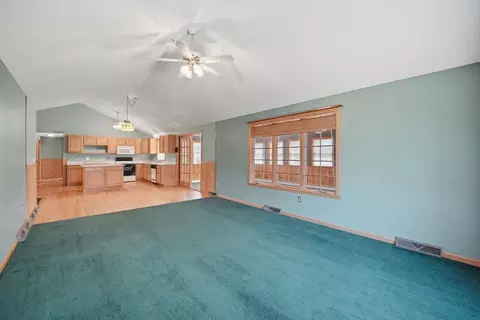 Living - 11 Laurel Dr, Easthampton, MA 01027 photo 2 of 3